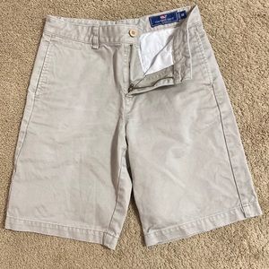 Boys Vineyard Vines khaki shorts size 12